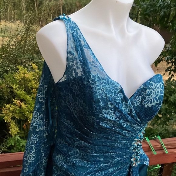 Modern Maids bridesmaid gown with jeweled hip brooch one shoulder lace size 10 - Picture 8 of 14